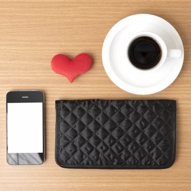 kahve, telefon, cüzdan ve kalp