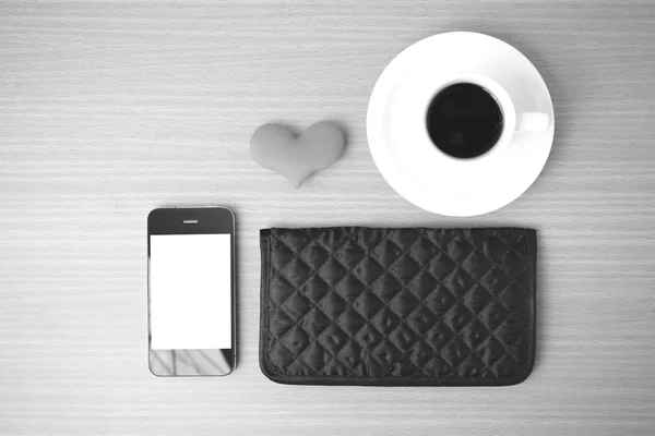 咖啡、 手机、 钱包和心 — 图库照片