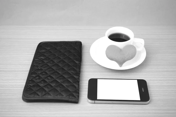 Kaffee, Telefon, Geldbörse und Herz — Stockfoto