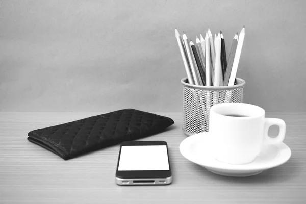 Café, telefone, carteira e lápis de cor — Fotografia de Stock