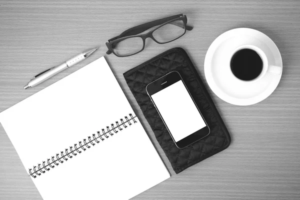 Kávéfőző, telefon, szemüvegek, Jegyzettömb, pénztárca — Stock Fotó