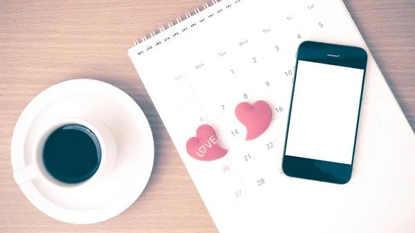 Café, teléfono, calendario y corazón —  Fotos de Stock