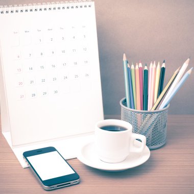 kahve, telefon, takvim ve renk kalem