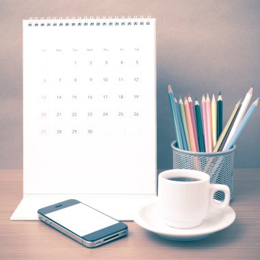 kahve, telefon, takvim ve renk kalem