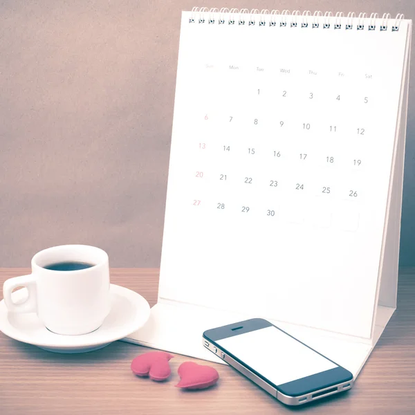 Koffie-, telefoon-, kalender- en hart — Stockfoto