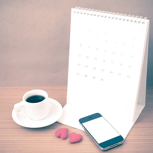 Kaffee, Telefon, Kalender und Herz — Stockfoto