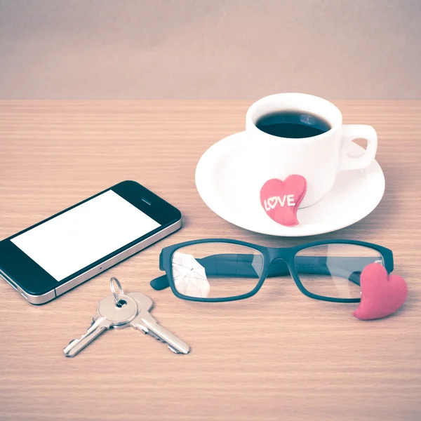 Koffie, de telefoon, de brillen en de sleutel — Stockfoto