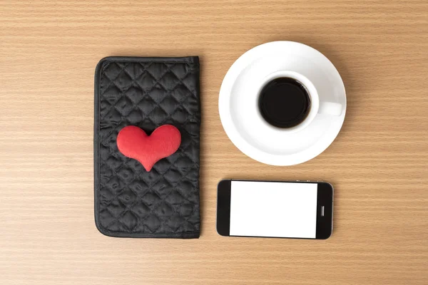 Кава, телефон, гаманці і серця — стокове фото