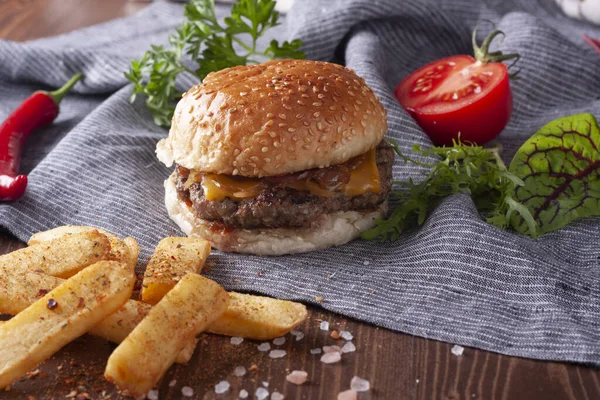 Hamburger Karamelli Soğan Patates Kızartması Telifsiz Stok Fotoğraflar