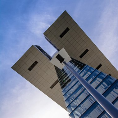 Köln limanındaki vinç