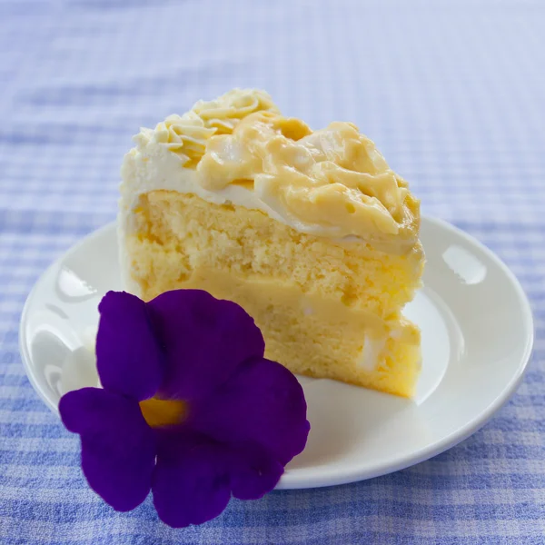 Coconut cake and flower — Stock Photo, Image