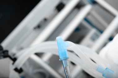 Yoğun bakımda solunum cihazı parçası endotrakeal tüp