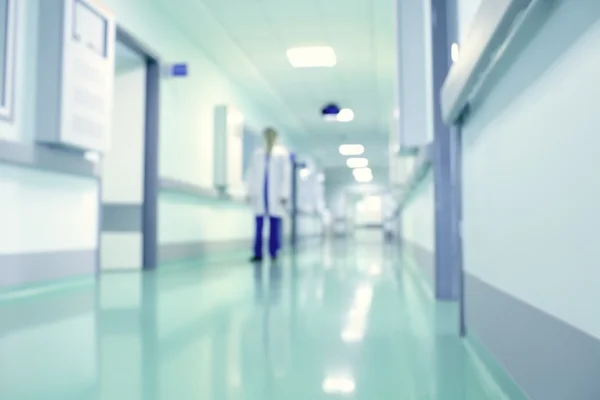 Laboratory assistant walking in the hall, unfocused background — Stock Photo, Image