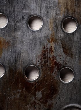 Metal delikli plaka imha