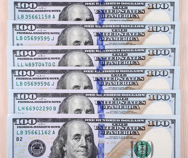 Notas de dólar na mesa — Fotografia de Stock