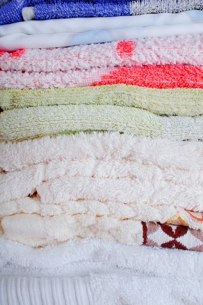 Pilha de toalhas dobradas — Fotografia de Stock