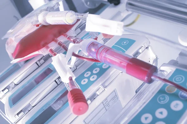 Blood transfusion in ICU — Stock Photo, Image