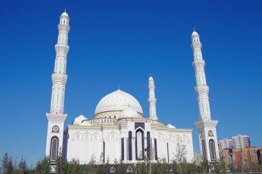 Şehir merkezinde cami