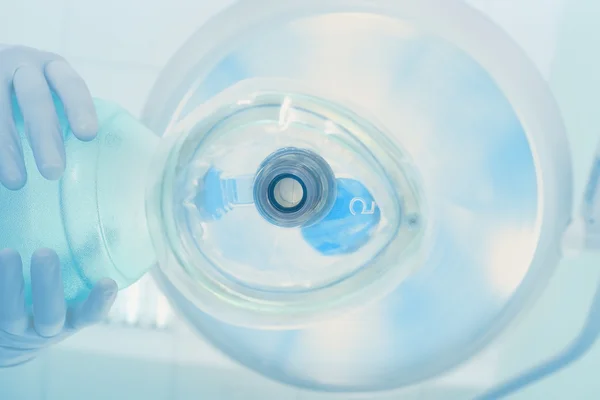 Respiratory mask in doctor's hands — Stock Photo, Image