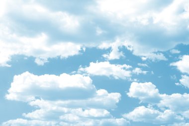 Gökyüzündeki beyaz bulutlar