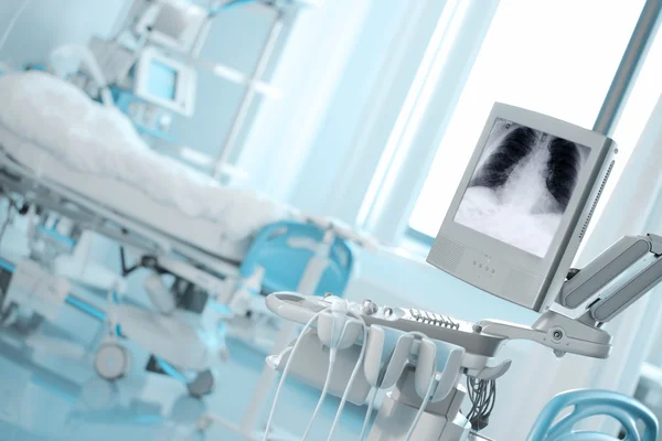 X-ışını izleme durumu kritik hastada. — Stok fotoğraf