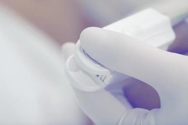 Pulse oximeter in hands of medical worker. — Stock Photo, Image