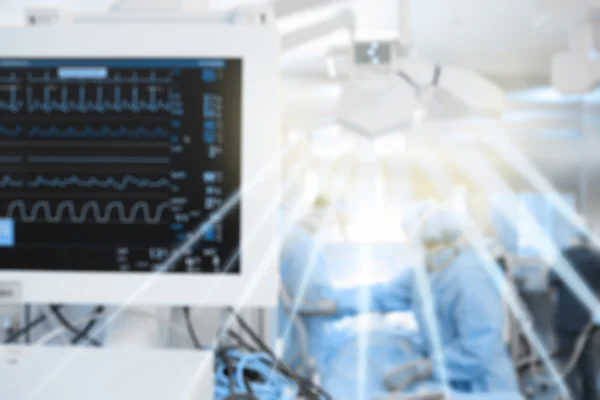 Helles Licht im Operationssaal eines Krankenhauses, defokussierter Hintergrund — Stockfoto