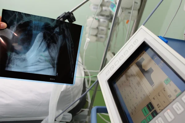 X-ray in kamer van de patiënt te onderzoeken. — Stockfoto