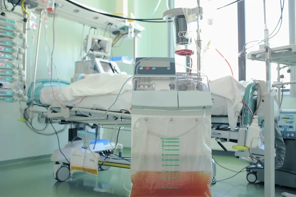 Медичне обладнання в лікарняному відділенні — стокове фото
