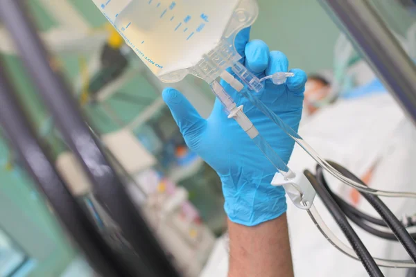 Terapia intravenosa para o paciente — Fotografia de Stock