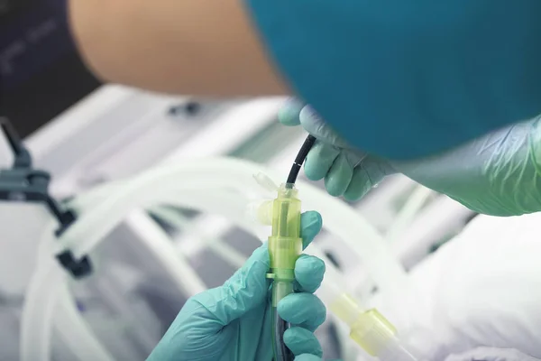 Läkare Med Assistent Utför Endoskopisk Procedur Patient Mekanisk Ventilation — Stockfoto