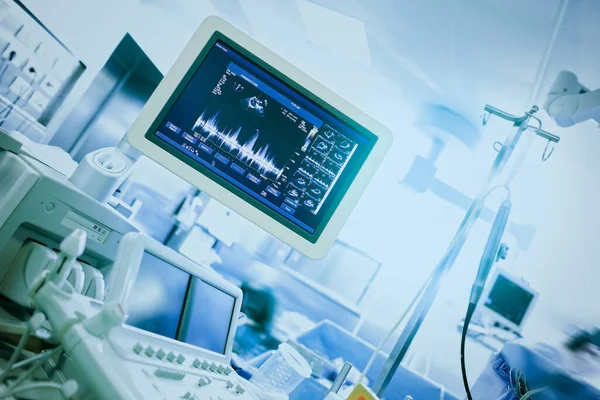 Ultrasone Diagnostiek Tijdens Een Spoedoperatie Operatiekamer — Stockfoto