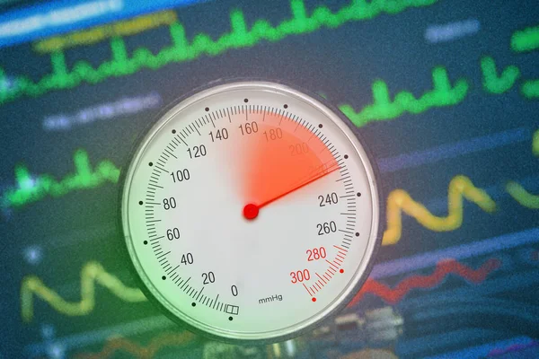 Monitores Pressão Arterial Coração Agulha Esfigmomanômetro Indica Pressão Arterial Extremamente — Fotografia de Stock