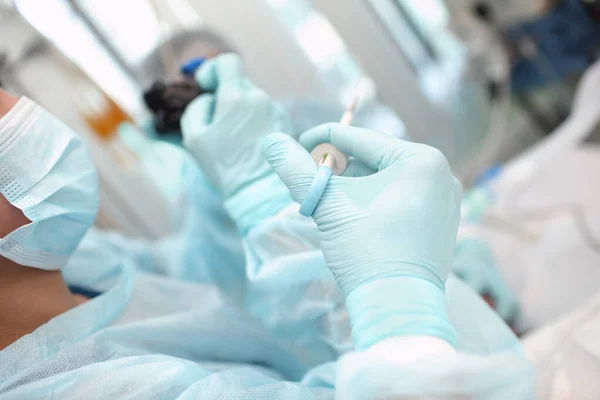 Orvosi Csoport Elvégzi Endoszkópos Beavatkozást Kórházban Lévő Betegnél — Stock Fotó
