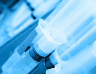 İlaçlar ile birkaç şırınga 