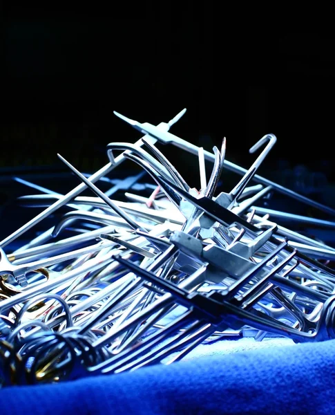 Хирургические инструменты — стоковое фото