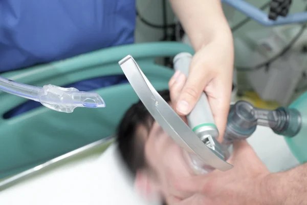 Equipo médico realiza RCP — Foto de Stock