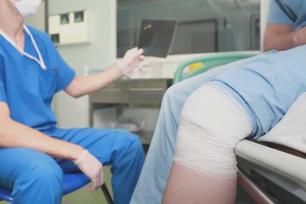 Bij de receptie van traumatologist — Stockfoto