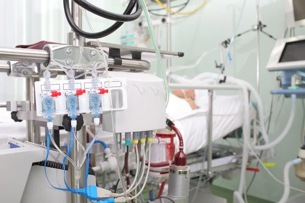 Gerçekten hasta hasta bir yapay ile yoğun bakım ünitesinde 