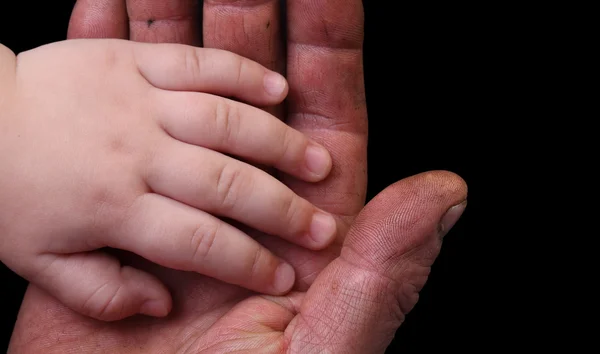 Handen van man en kind — Stockfoto
