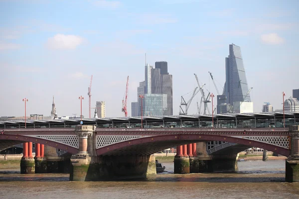 Merkezi Londra'da köprüden — Stok fotoğraf