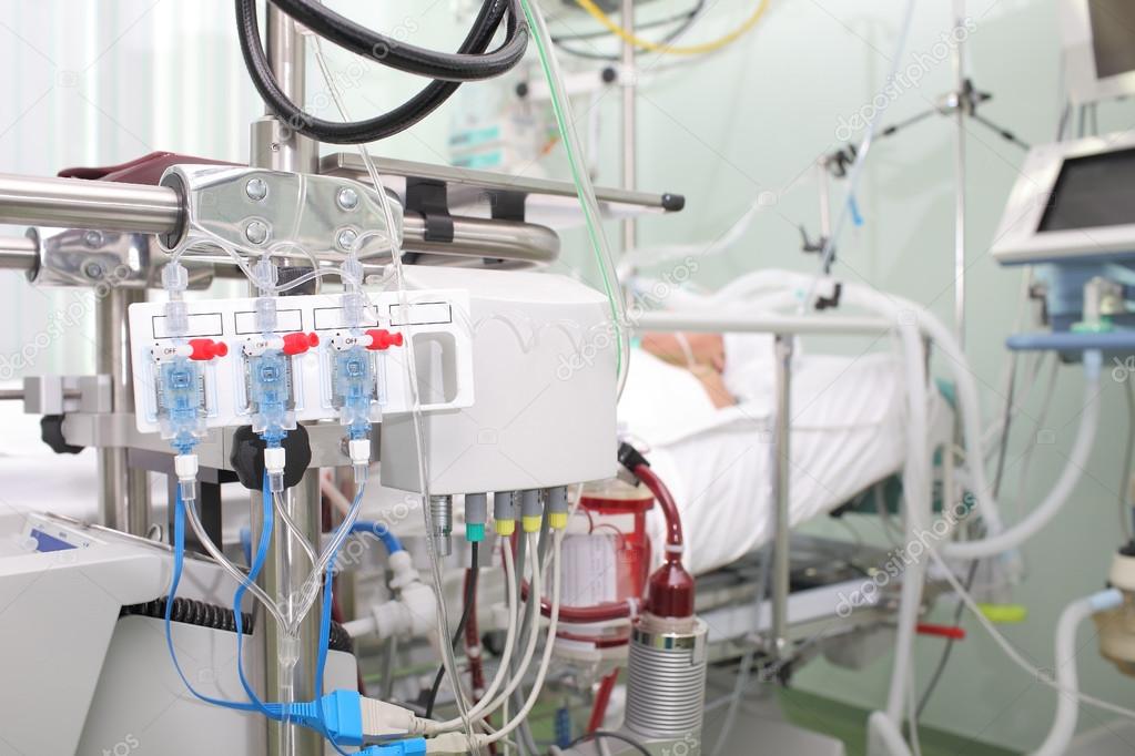 Seriously ill patients in intensive care unit with a artificial — Stock Photo, Image