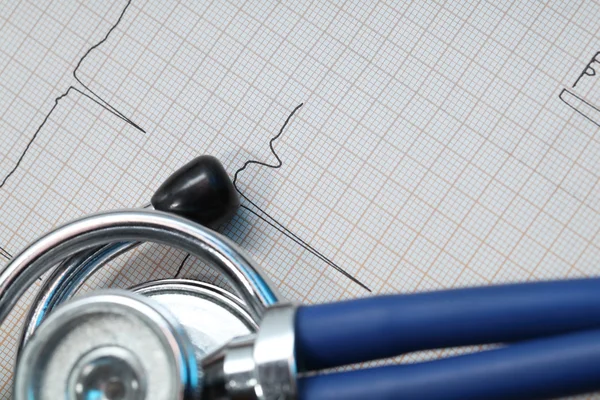 Stethoskop und EKG-Konzept der medizinischen Diagnostik — Stockfoto