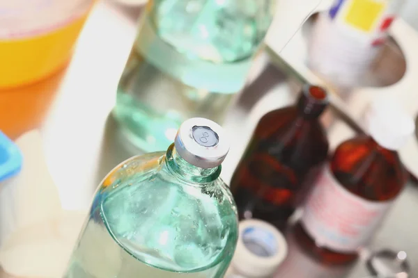 Medicamentos para frascos en el laboratorio del hospital —  Fotos de Stock