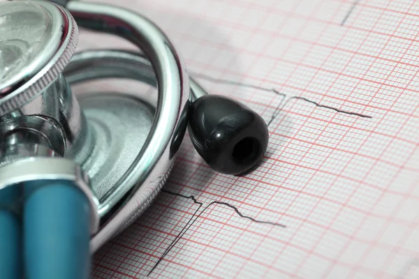 Stéthoscope et concept de diagnostic ECG — Photo