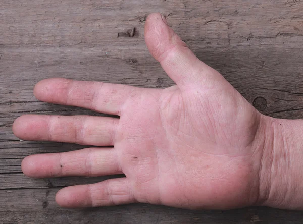 Lavoratore a mano su uno sfondo di legno — Foto Stock