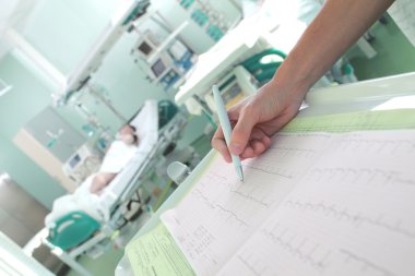 Yoğun bakım kavramı hastalarda saat gözetim