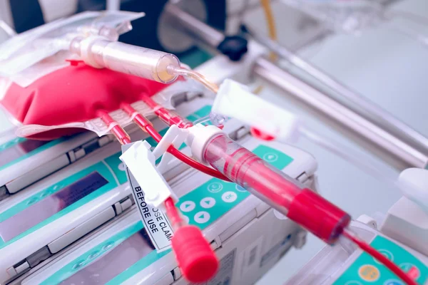 Transfusões de sangue doadas para pacientes críticos — Fotografia de Stock