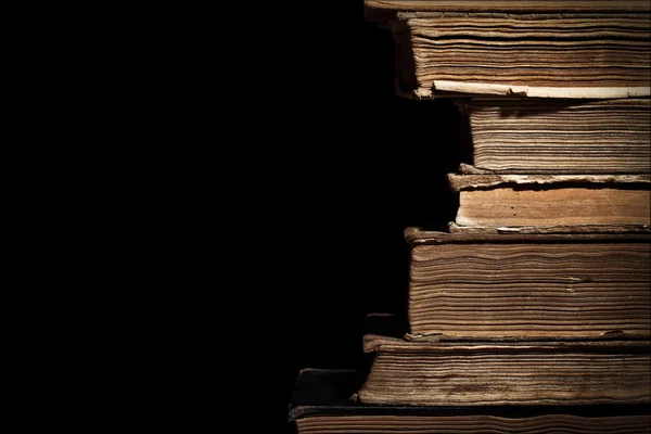 Livros antigos em uma pilha com um lugar para texto — Fotografia de Stock