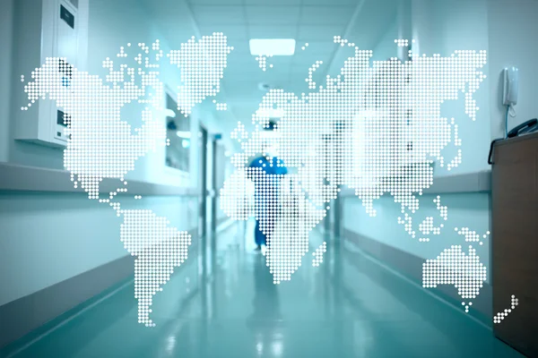 Peta dunia di latar belakang koridor rumah sakit. Konsep dari — Stok Foto